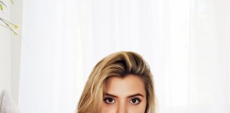 Alissa Violet Shows Her Vagina 3