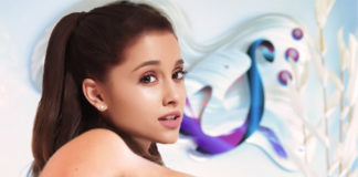 Ariana Grande Spreads Her Ass Cheeks 3