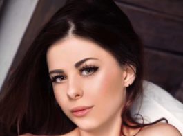 AzzyLand Topless Photo Leaked