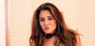 Lizzy Wurst Posing Fully Naked 2