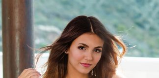 Victoria Justice Poses Her Nude Boobs