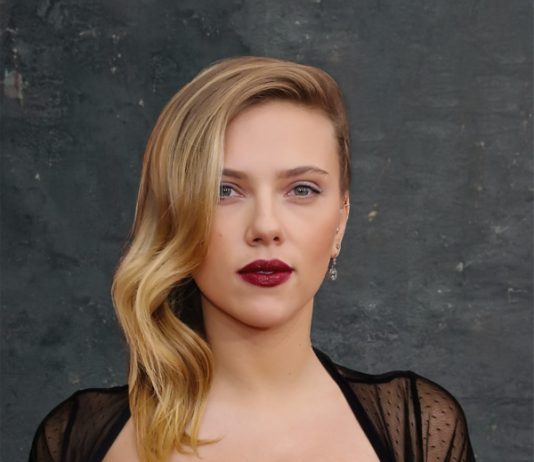 Scarlett Johansson Displays Her Breasts