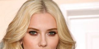 Scarlett Johansson Displays Her Tits