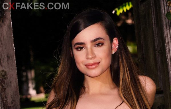 Sofia-Carson-Shows-Her-Vagina-600x385.jpg.