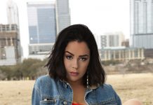 Tessa Brooks Flash Her Vagina