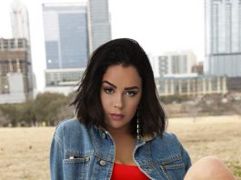 Tessa Brooks Flash Her Vagina
