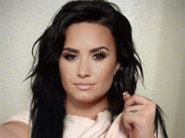 Demi Lovato Nude Selfie Leaked