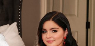 Ariel Winter Shows Her Vagina