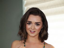 Maisie Williams Posing Topless