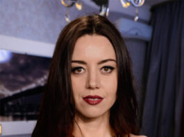 Aubrey Plaza Posing Topless