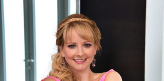 Melissa Rauch Nude Fakes