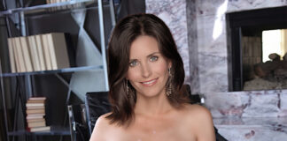Courteney Cox Posing Fully Naked