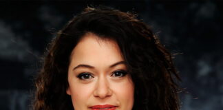 Tatiana Maslany Posing Topless