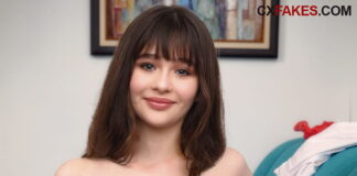 Malina Weissman Posing Fully Naked